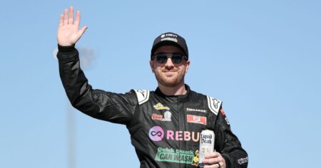 Le pilote gay Zach Herrin ravi de Daytona 200 avec Lambda Legal comme sponsor