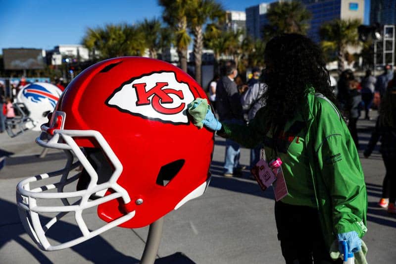 Des militants autochtones de la NFL protestent contre le nom des Chiefs de Kansas City, « tomahawk chop » 668987 origin 1