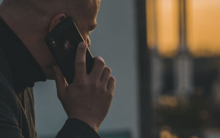 Galop lance la première ligne d'assistance téléphonique LGBTQ+ en cas de viol et d'abus sexuels au Royaume-Uni