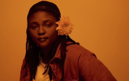 Joy Oladokun annonce un nouvel album : "Je fais de la musique pour vivre"