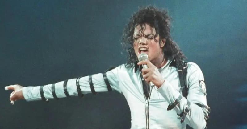 Le réalisateur de « Leaving Neverland » SLAMS Michael Jackson Biopic mettant en vedette le neveu du défunt roi de la pop, affirmant qu’il « glorifiera un pédophile » 667862 origin 1