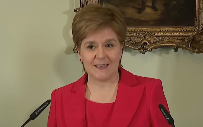 Nicola Sturgeon démissionne: comment le chef du SNP s'est battu pour les droits des trans