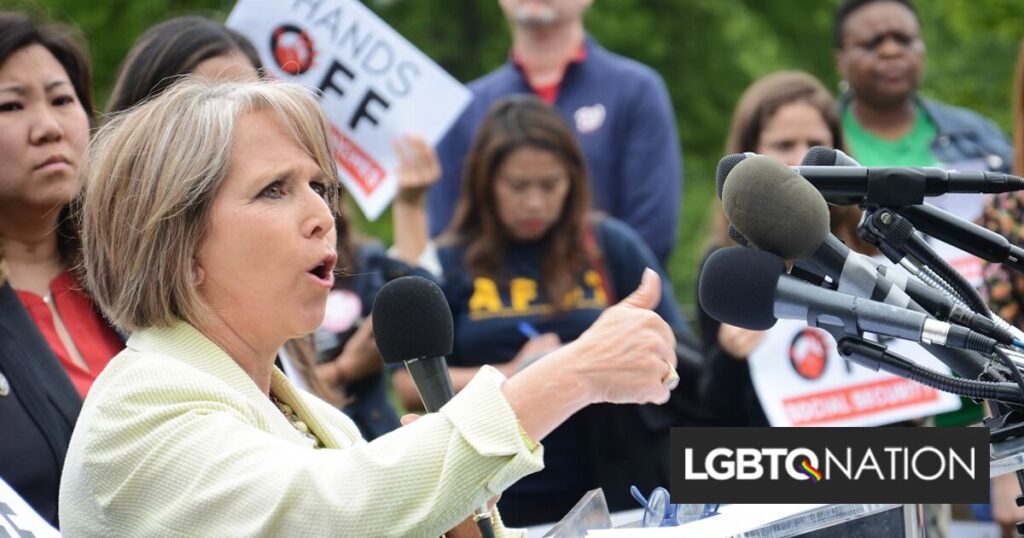 Le Nouveau-Mexique met à jour la loi anti-discrimination pour inclure les protections LGBTQ + Le Nouveau-Mexique met à jour la loi anti-discrimination pour inclure les protections LGBTQ +