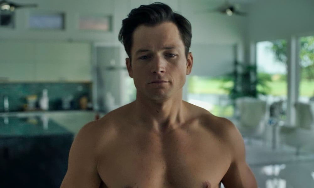 Taron Egerton aborde le débat sur les acteurs hétérosexuels jouant des rôles homosexuels Taron Egerton naked in 'Black Bird'