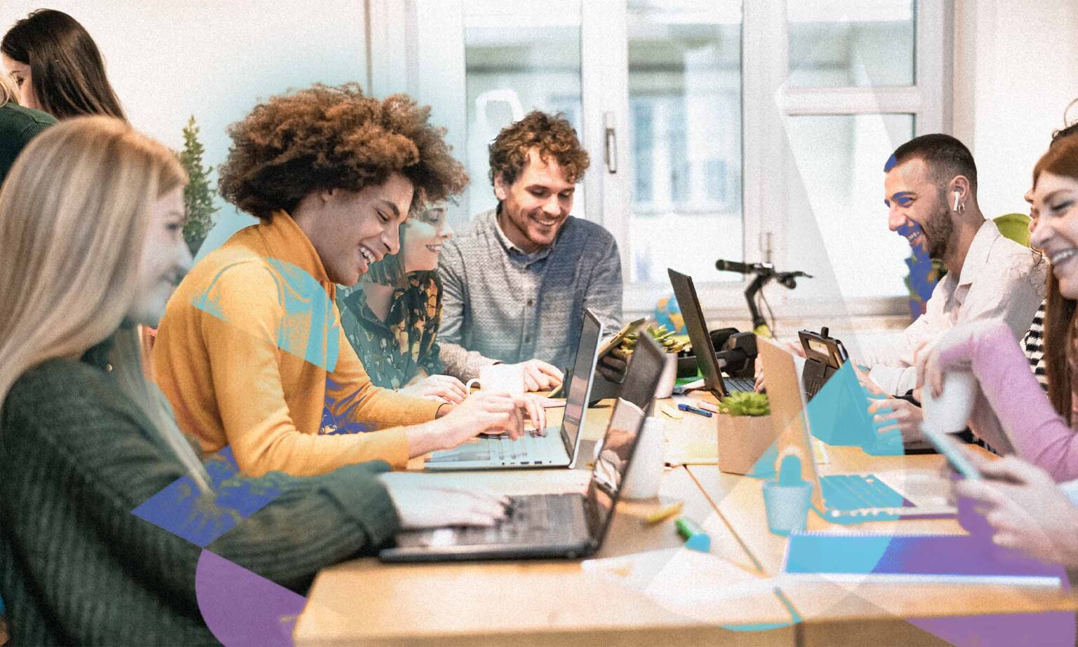 Comment les priorités changeantes de la génération Z changent le visage du travail A group of young employees are gathered around a conference table.