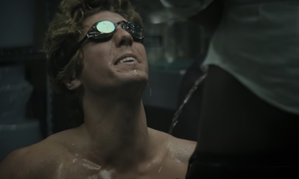 Lukas Gage parle d’obtenir des douches dorées sur « vous » Lukas Gage Talks Getting Golden Showers on 'You'