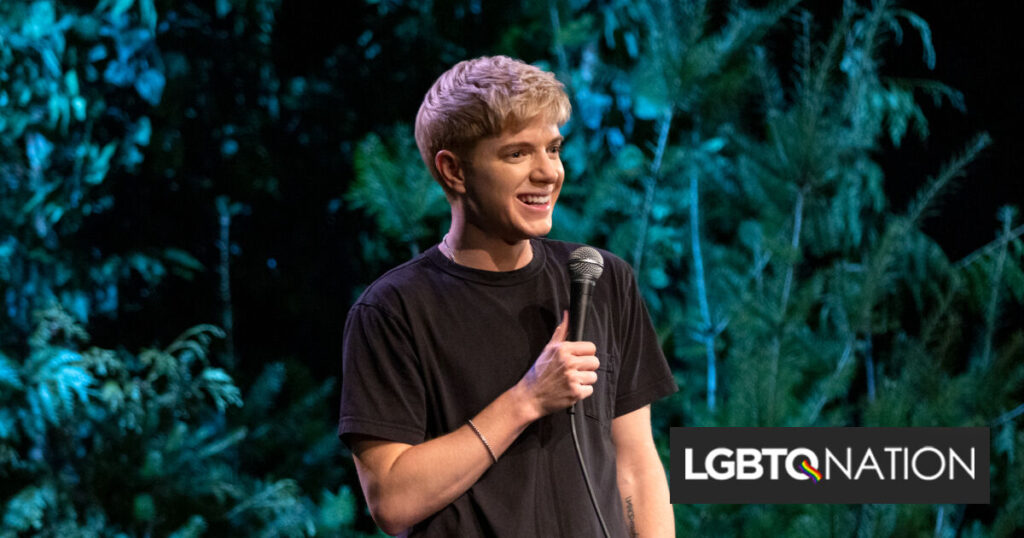 Mae Martin appelle Dave Chappelle pour des blagues anti-trans dans le nouveau spécial Netflix Mae Martin appelle Dave Chappelle pour des blagues anti-trans dans le nouveau spécial Netflix