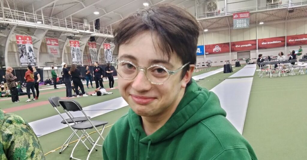 Bobbie Hirsch est un homme trans qui participe au prochain championnat régional masculin de la NCAA Bobbie Hirsch est un homme trans qui participe au prochain championnat régional masculin de la NCAA