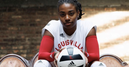 Cette star gay du volleyball universitaire a trouvé l'amour et le bonheur à Louisville