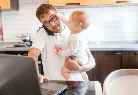 Congé parental : offrez aux papas des avantages appropriés et ils prendront du temps pour s'occuper de leurs enfants