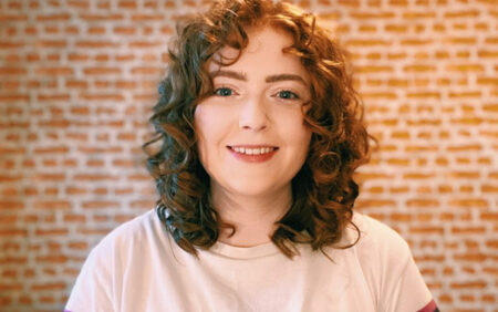 L'auteur de Heartstopper, Alice Oseman, dénonce l'interdiction des livres aux États-Unis: "L'homophobie est en plein essor"
