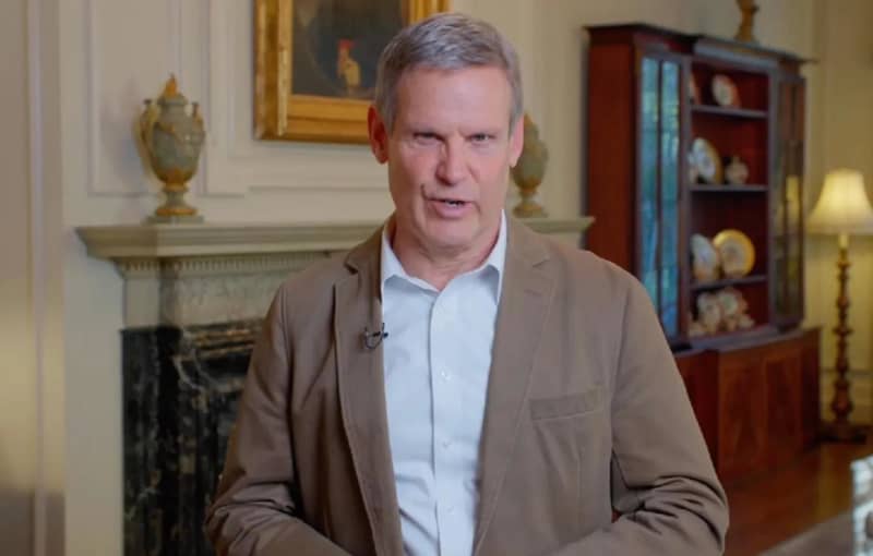 Le gouverneur du Tennessee Lee à la traîne avec une campagne d’affichage pour éclabousser sa photo de l’annuaire de 1977 dans des vêtements pour femmes à travers l’État 670837 origin 1