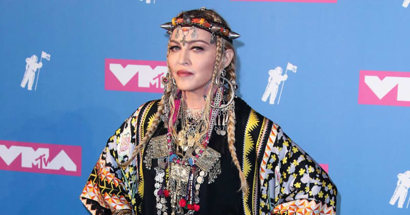 Madonna verrouille les lèvres et confirme sa romance avec un boxeur beaucoup plus jeune : découvrez d’étranges photos 671686 origin 1
