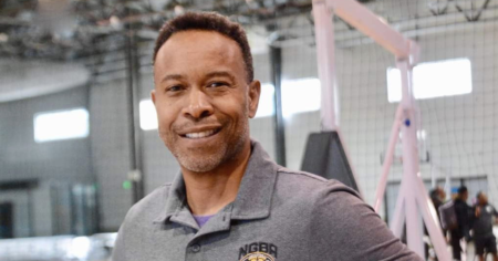 Mark Chambers quitte la direction du basketball gay après plus de 30 ans dans le sport