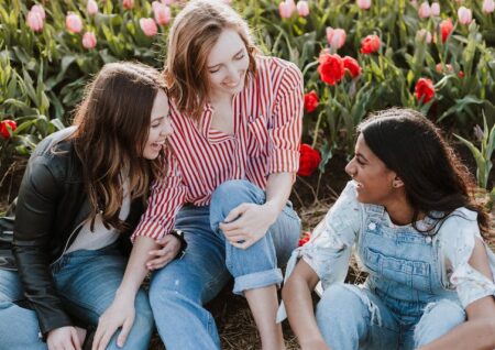 Un ami qui est plus patron que BFF peut être nocif pour la santé mentale des adolescents