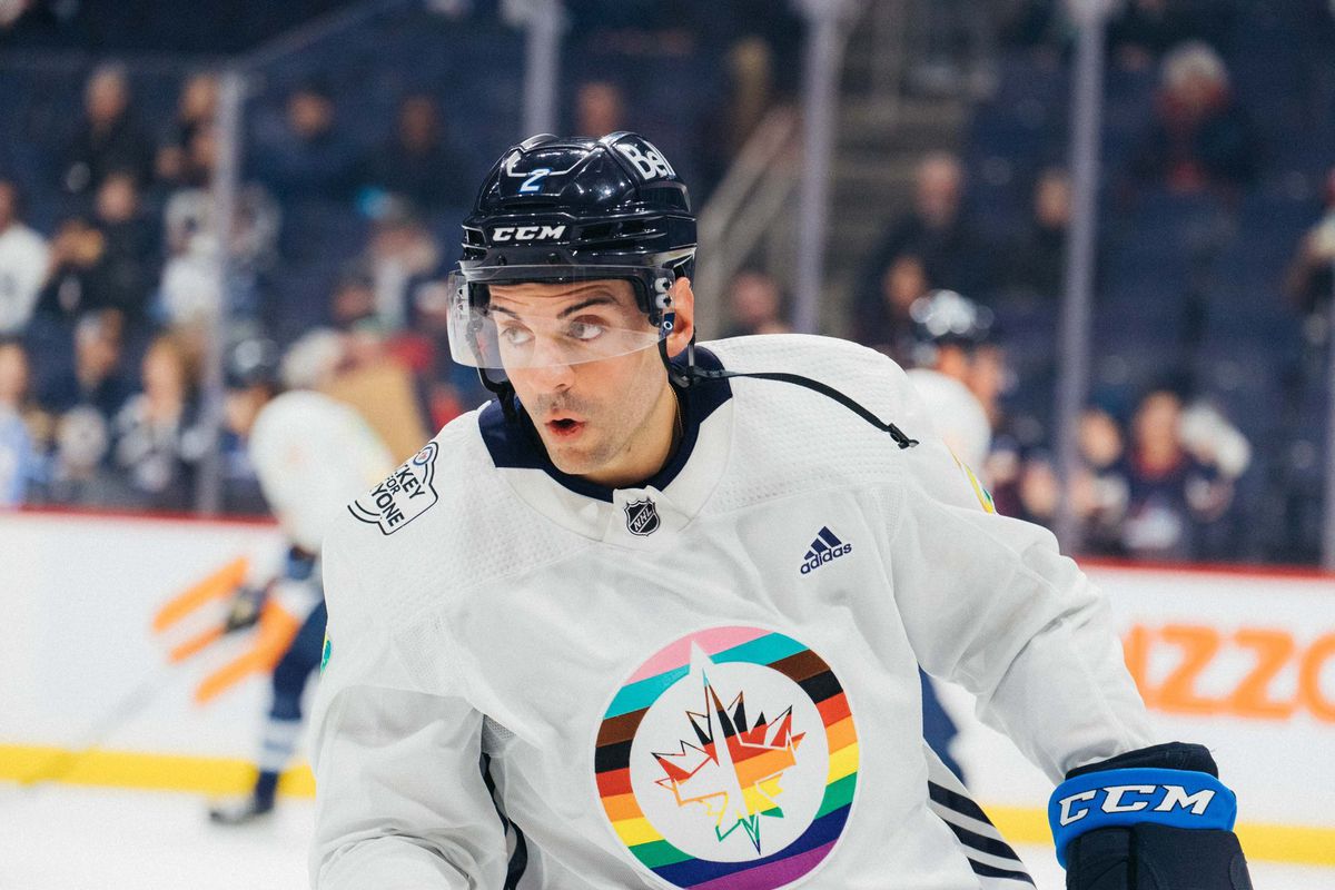 Les Jets de Winnipeg ont secoué leurs échauffements Pride.