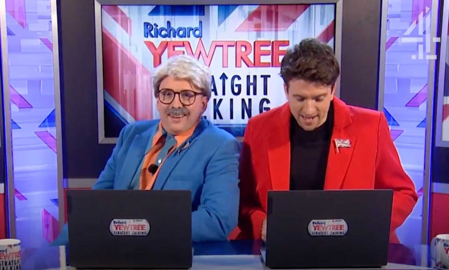 Joe Lycett se moque de Rupert Murdoch dans un camp et une émission de chat colorée: « Donner aux Karens ce qu’ils veulent » Joe Lycett and Greg James on Late Night Lycett