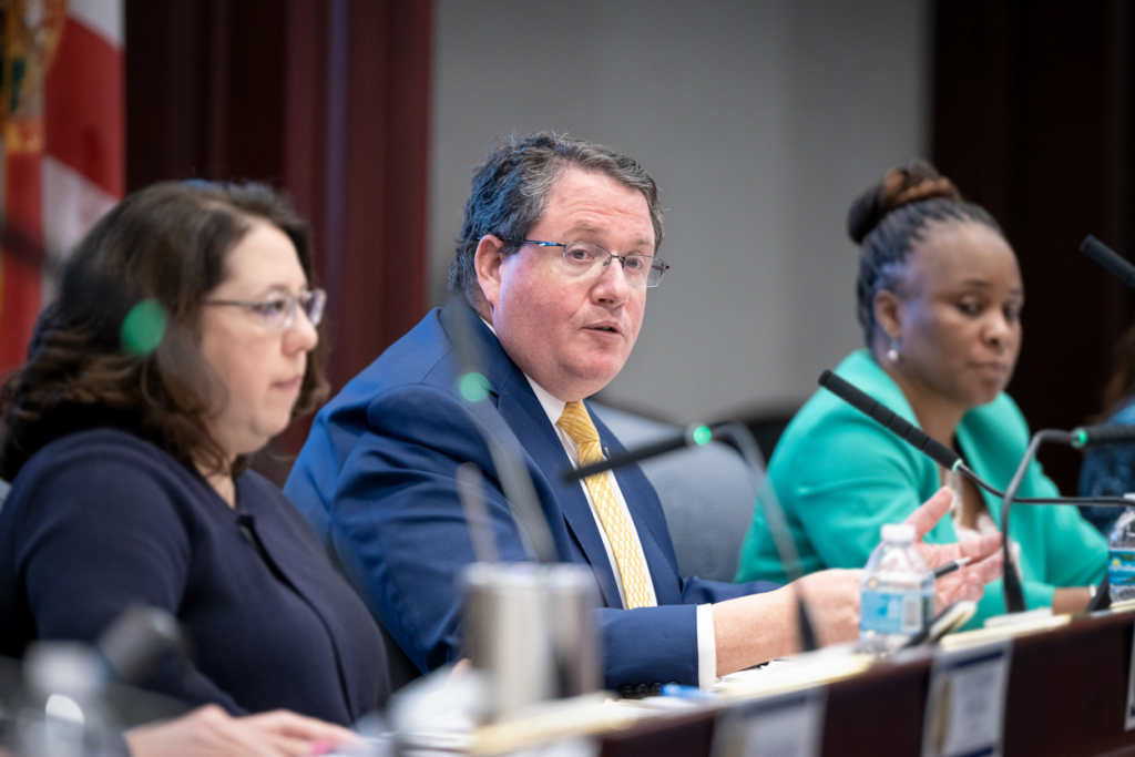 Un législateur de Floride appelle à l’éradication de la communauté LGBTQ+ : » Bon sang, nous devrions le faire « Un législateur de Floride appelle à l'éradication de la communauté LGBTQ+ : " Bon sang, nous devrions le faire "