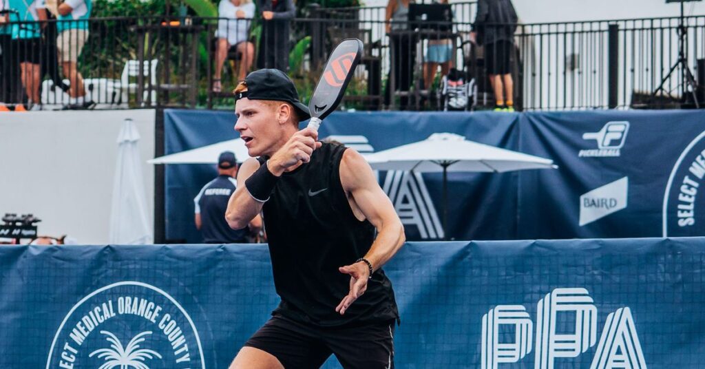 De « American Idol » au pickleball professionnel : le parcours d’un athlète gay De "American Idol" au pickleball professionnel : le parcours d'un athlète gay