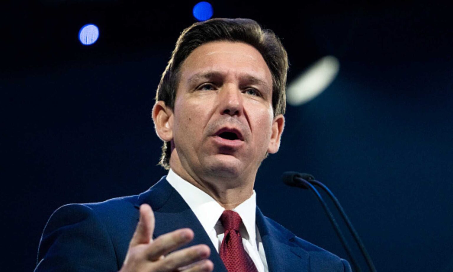 La Floride étend la loi cruelle et malveillante « Ne dites pas gay » pour interdire les cours LGBTQ+ à tous les niveaux La Floride étend la loi cruelle et malveillante « Ne dites pas gay » pour interdire les cours LGBTQ+ à tous les niveaux