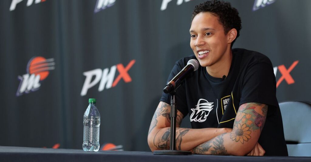 Brittney Griner jure de ne plus jamais concourir à l’étranger, à moins que ce ne soit pour les Jeux olympiques Brittney Griner jure de ne plus jamais concourir à l'étranger, à moins que ce ne soit pour les Jeux olympiques