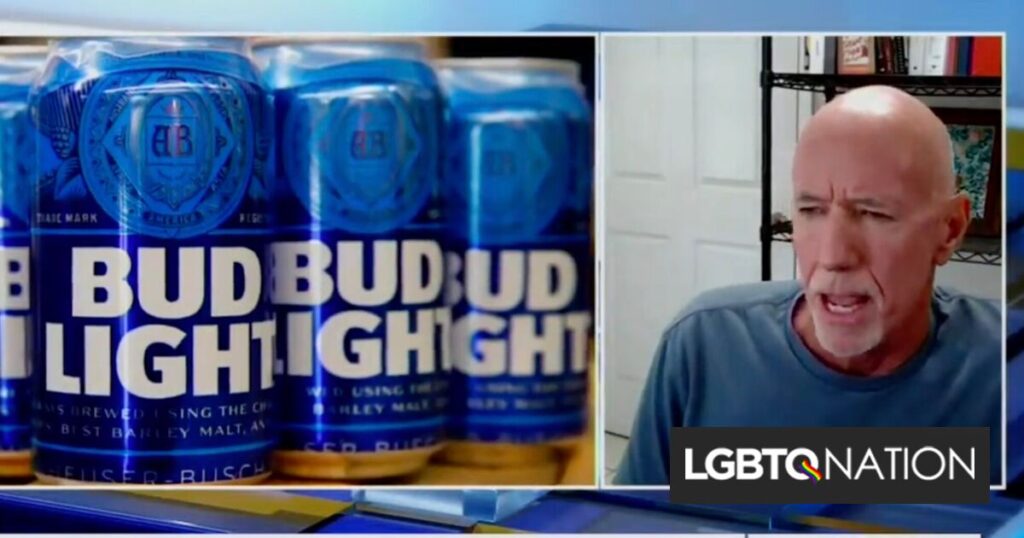 Le propriétaire du restaurant Whiney arrête de servir Bud Light à cause du partenariat avec Dylan Mulvaney Le propriétaire du restaurant Whiney arrête de servir Bud Light à cause du partenariat avec Dylan Mulvaney
