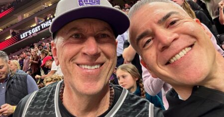 Les fans gays mariés de Sacramento Kings poursuivent l'équipe pour mauvais traitements présumés par la sécurité du jeu