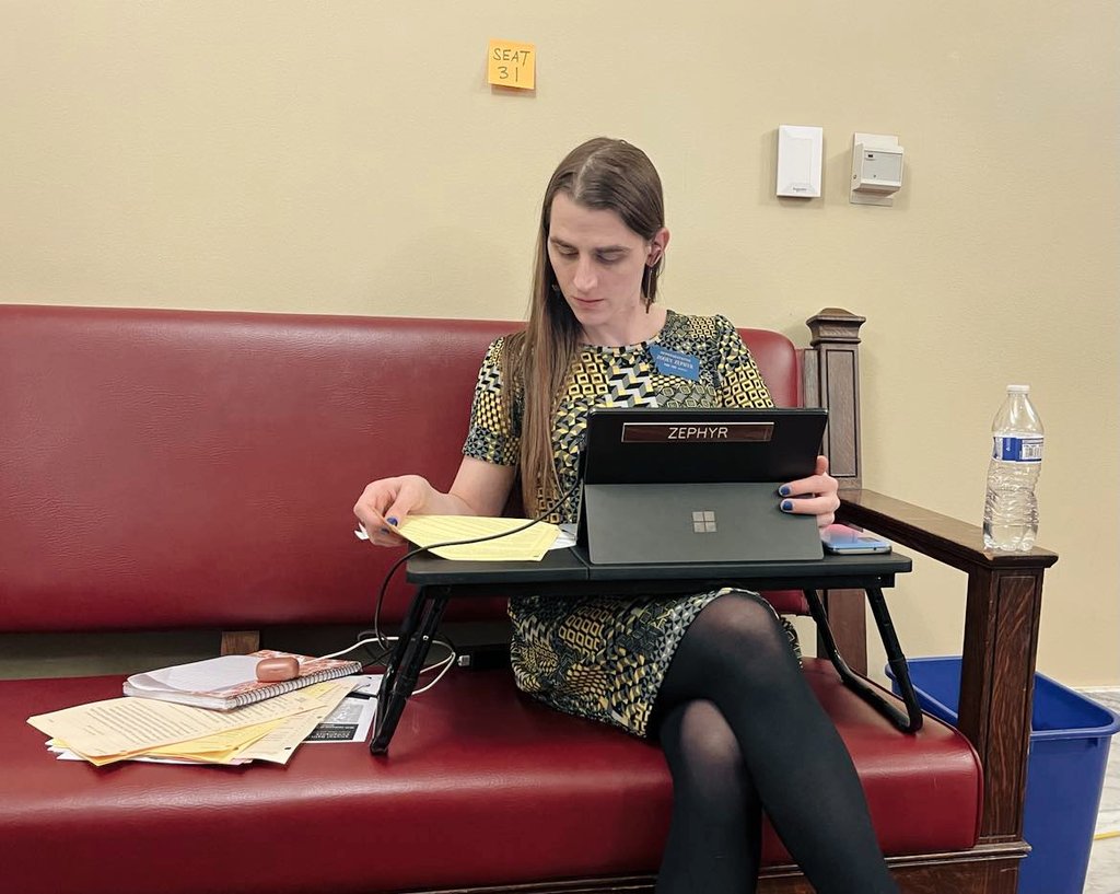 Zooey Zephyr: Des centaines de personnes se rassemblent dans le Montana pour un législateur trans interdit Zooey Zephyr