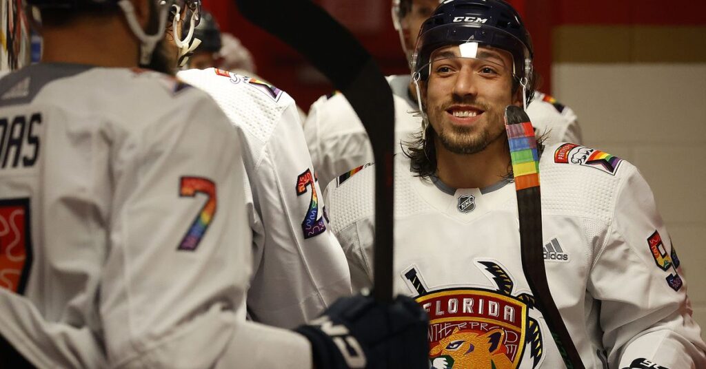 Les 8 équipes restantes des séries éliminatoires de la LNH ont réussi les Pride Nights Les 8 équipes restantes des séries éliminatoires de la LNH ont réussi les Pride Nights