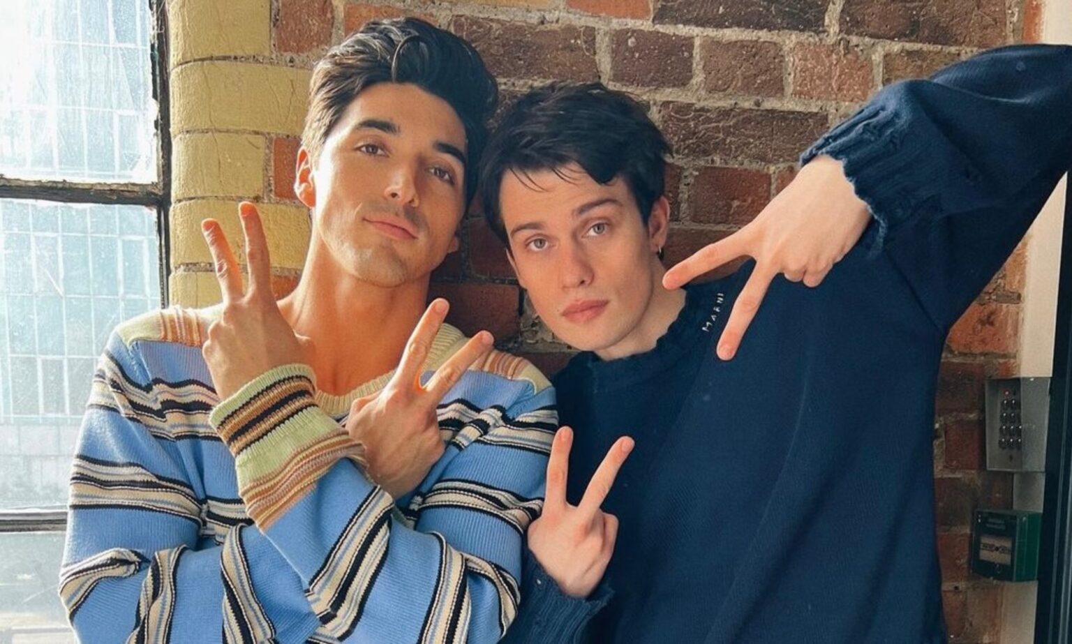 L’adaptation rouge, blanc et bleu royal obtient la note «R», et les fans sont plus que prêts Taylor Zakhar Perez (L) and Nicholas Galitzine (R) will star in R-Rated Red, White and Royal Blue