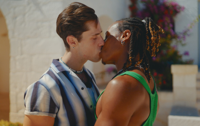 J'ai embrassé un garçon : Voici comment les téléspectateurs ont réagi à la série historique de rencontres gay de la BBC