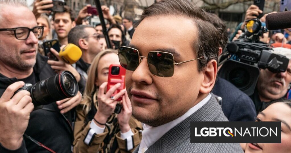 Un membre du personnel de George Santos est en difficulté pour avoir harcelé un journaliste Un membre du personnel de George Santos est en difficulté pour avoir harcelé un journaliste