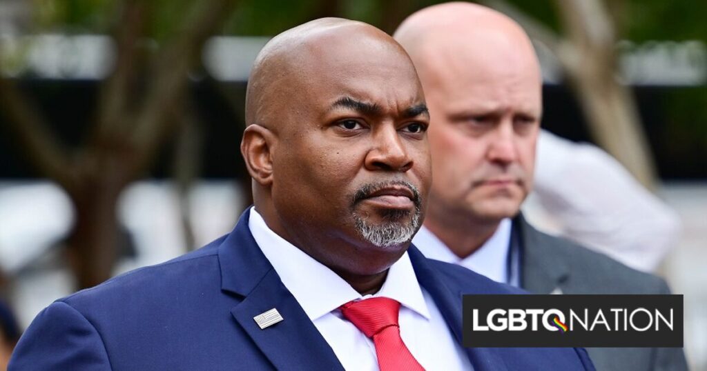 Le lieutenant-gouverneur de la Caroline du Nord dit à tort que les cliniques ont effectué une « chirurgie transgenre » sur des enfants de 5 ans Le lieutenant-gouverneur de la Caroline du Nord dit à tort que les cliniques ont effectué une "chirurgie transgenre" sur des enfants de 5 ans