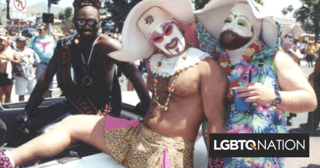 Les Angelenos LGBTQ + critiquent les Dodgers pour avoir abandonné les militants «drag nonne» de l’événement Pride Les Angelenos LGBTQ + critiquent les Dodgers pour avoir abandonné les militants «drag nonne» de l'événement Pride