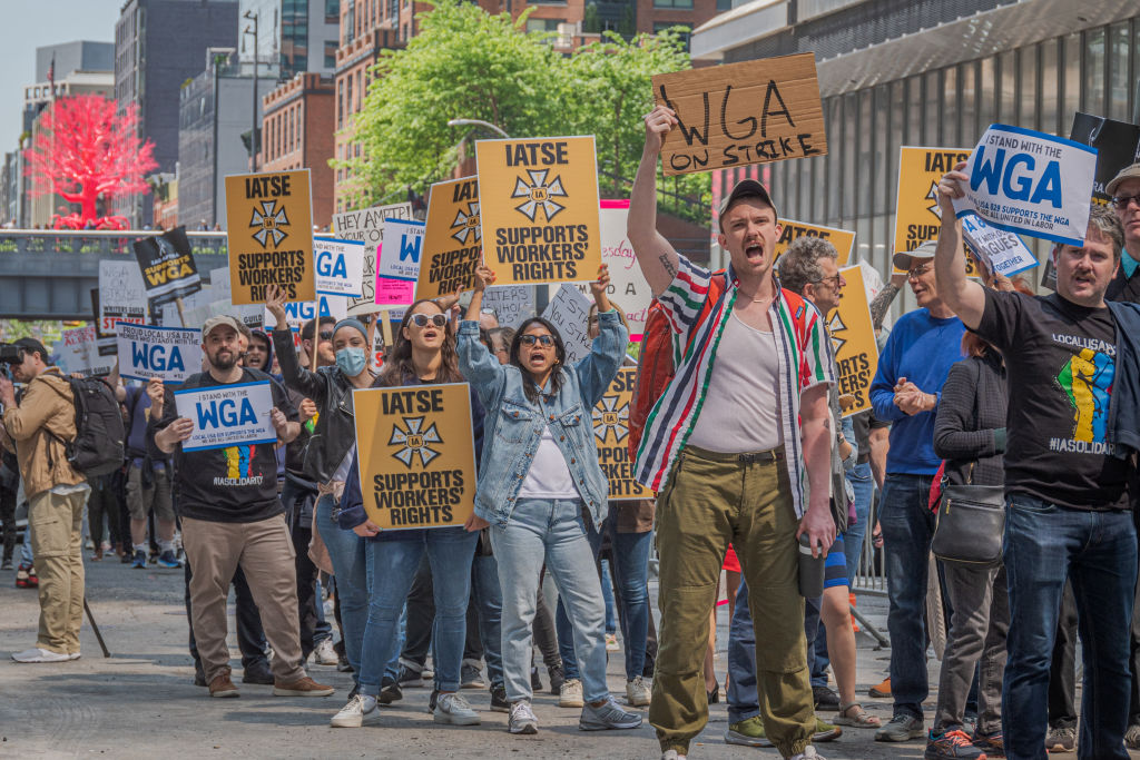 La grève de 2023 de la Writers Guild of America est un conflit de travail en cours entre le syndicat Writers Guild of America (WGA) et l'Alliance of Motion Picture and Television Producers (AMPTP).