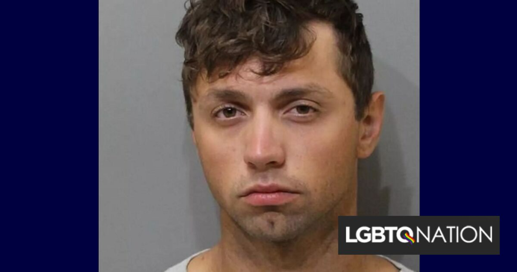 Un suprématiste blanc qui ciblait les «pédos» LGBTQ + avoue être propriétaire de pornographie juvénile Un suprématiste blanc qui ciblait les «pédos» LGBTQ + avoue être propriétaire de pornographie juvénile