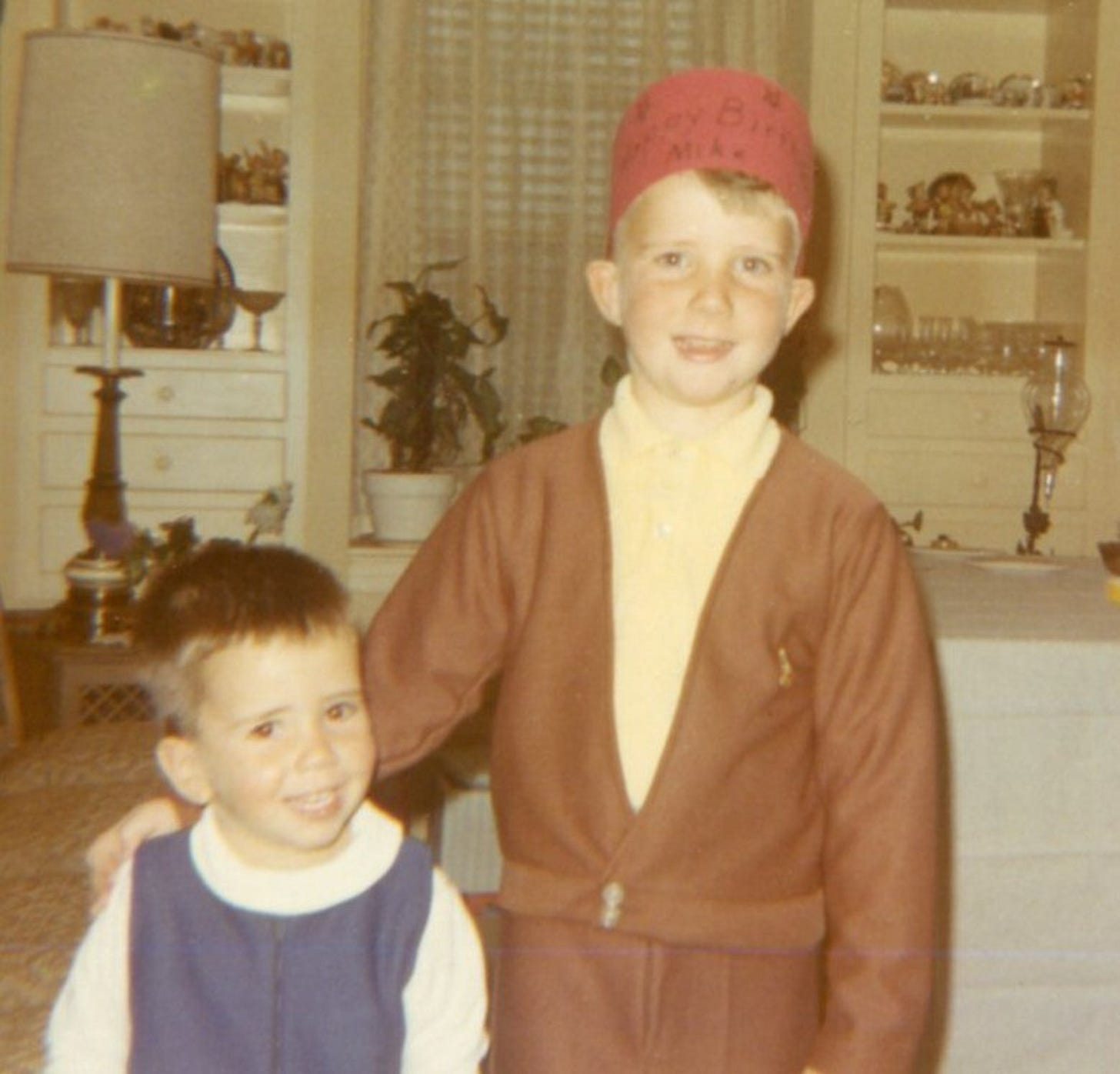 Une photo d'enfance de mon frère et moi 