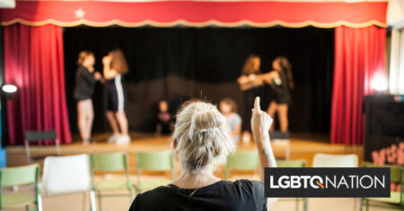 Les comédies musicales du lycée sont annulées sur des thèmes LGBTQ +