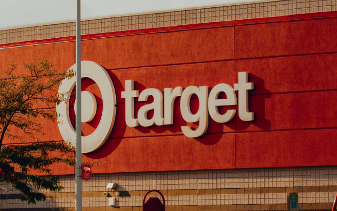 Target retire une partie de sa collection Pride après que les conservateurs ont menacé le personnel