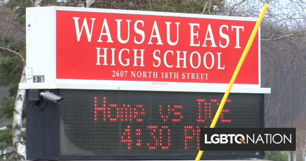 Un conseil scolaire renouvelle le contrat d’un enseignant qui aurait utilisé des insultes anti-LGBTQ+ en classe Un conseil scolaire renouvelle le contrat d'un enseignant qui aurait utilisé des insultes anti-LGBTQ+ en classe