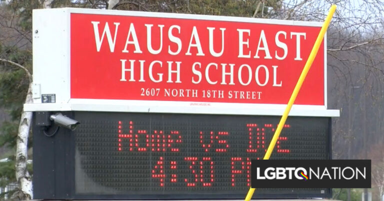 Un conseil scolaire renouvelle le contrat d'un enseignant qui aurait utilisé des insultes anti-LGBTQ+ en classe