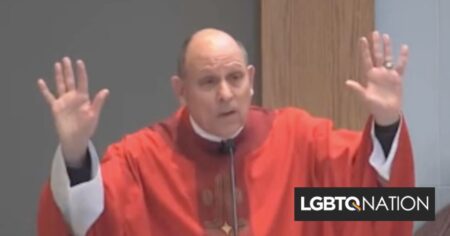 Catholique trans contraint de quitter l'église après le sermon anti-LGBTQ + du révérend