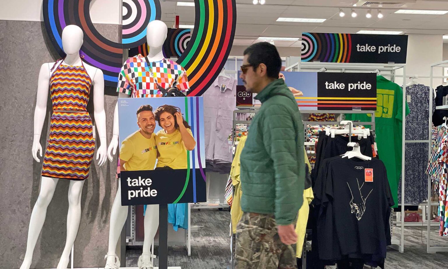 Toutes les marques homophobes et transphobes ont tenté de boycotter, de Bud Light à Build-a-Bear Pride collection in Target store