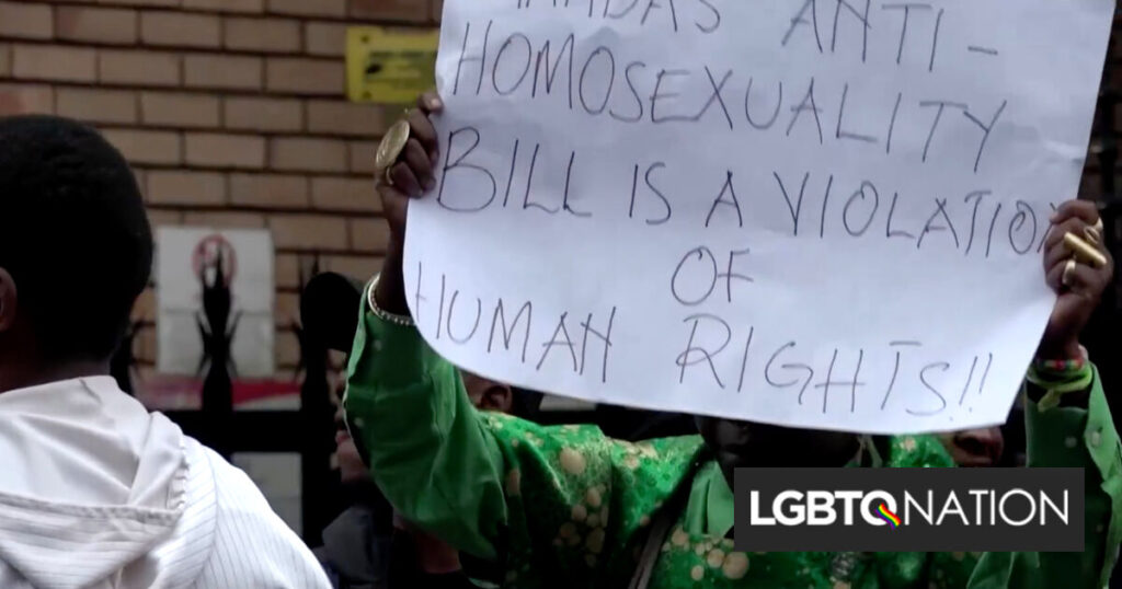 Un haut responsable ougandais a accusé les nations occidentales de « chantage » à propos de la loi brutale « Kill the Gays » Un haut responsable ougandais a accusé les nations occidentales de « chantage » à propos de la loi brutale « Kill the Gays »