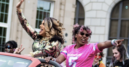 Un grand voyage vers Grand Marshal montre le pouvoir de la fierté pour cette femme trans