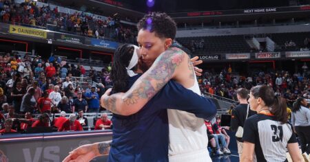Brittney Griner et ses coéquipiers subissent les abus d'un "provocateur" conservateur à l'aéroport