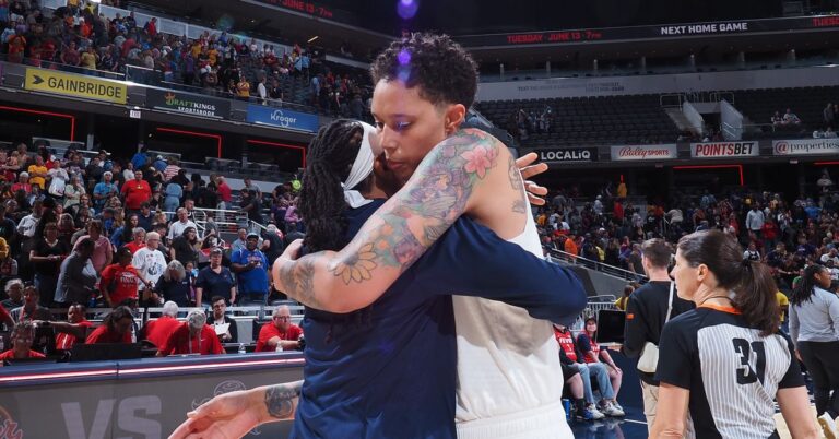 Brittney Griner et ses coéquipiers subissent les abus d'un "provocateur" conservateur à l'aéroport