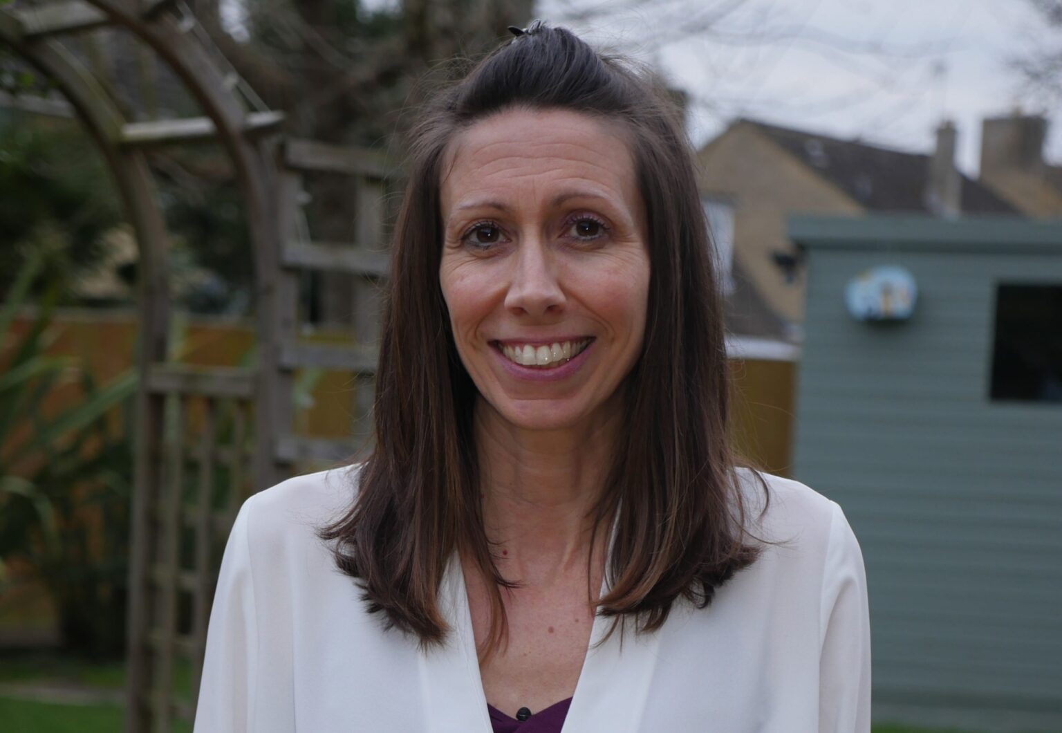 Un employé d’une école chrétienne limogé pour des publications anti-LGBTQ+ sur Facebook remporte un appel Former pastoral assistant Kristie Higgs