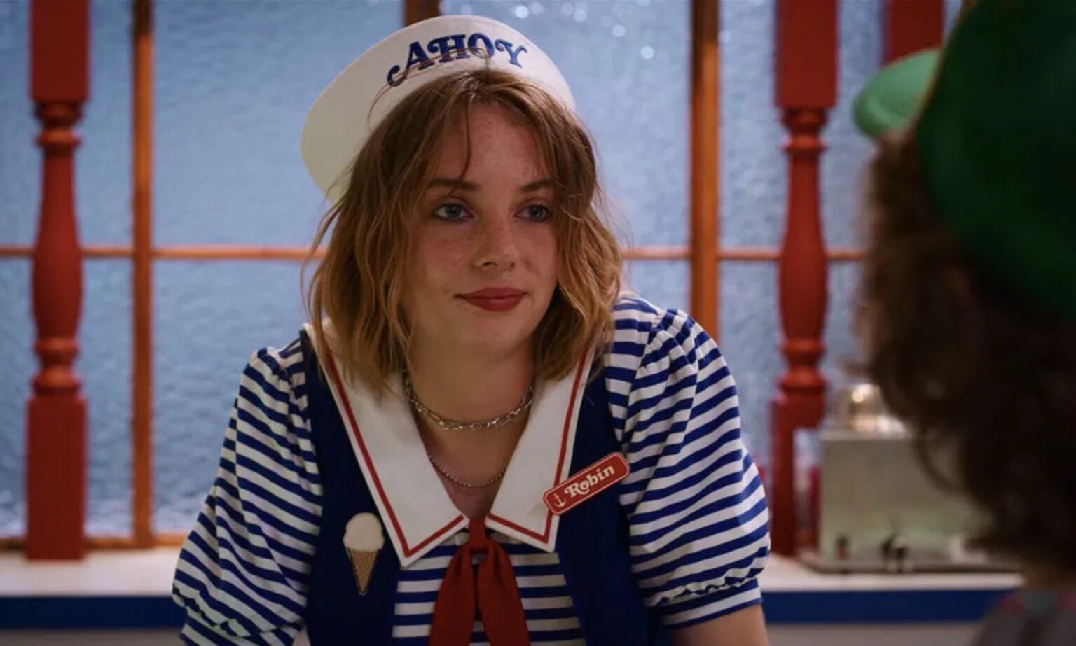 Maya Hawke de Stranger Things a des sentiments « mitigés » à propos de Robin qui a une petite amie – voici pourquoi Maya Hawke as Robin in Stranger Things.