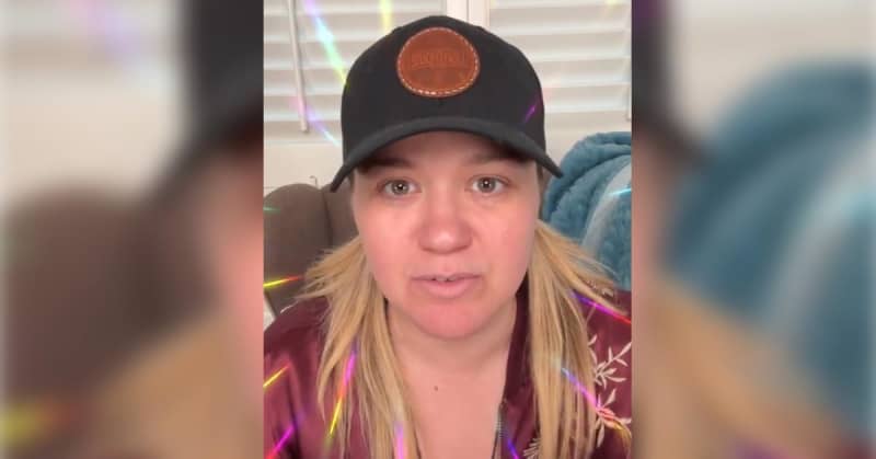 Kelly Clarkson est magnifique dans une vidéo sans maquillage sur le thème de la fierté 680799 origin 1